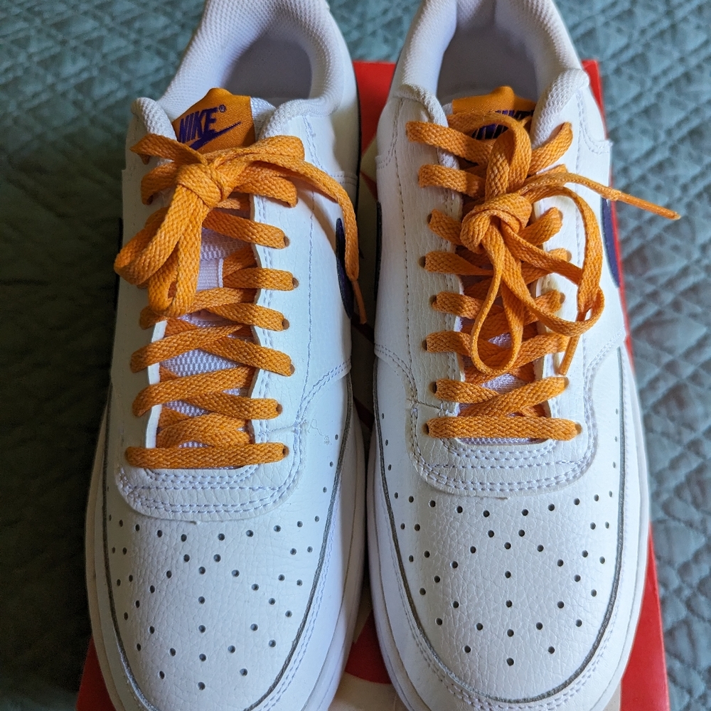 Sneakers - Picture 4 of 5
